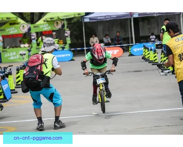 BMX比赛风云：冠军夺冠，掀起热烈狂潮