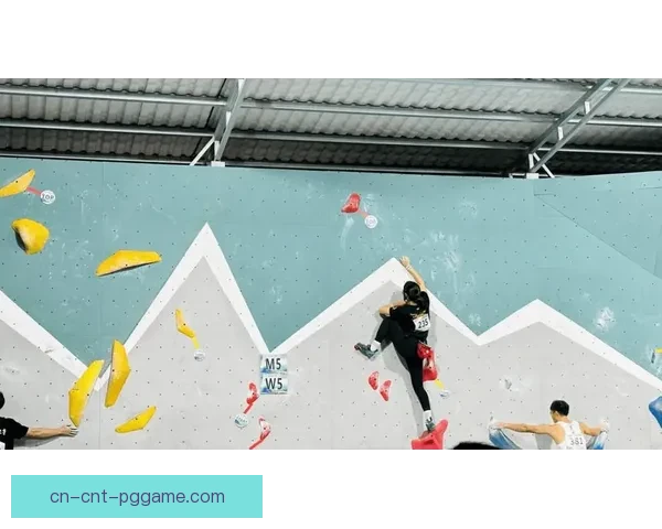 攀岩联赛：挑战高峰，勇往直前