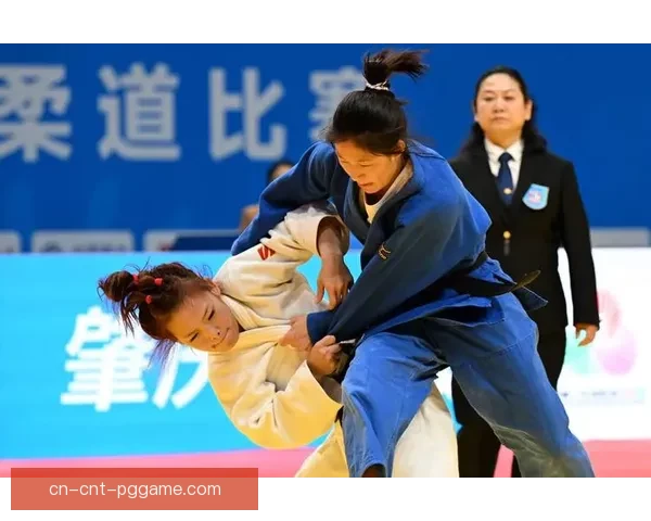 柔道比赛中的技术策略与风采展示