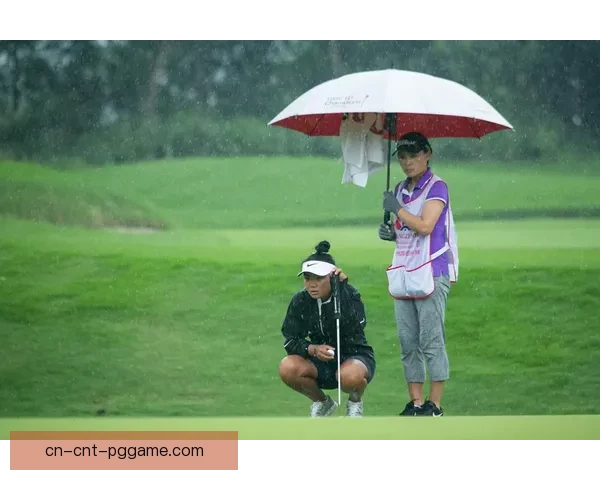 高尔夫规则大揭秘：解析高尔夫比赛中的裁判与规则情况